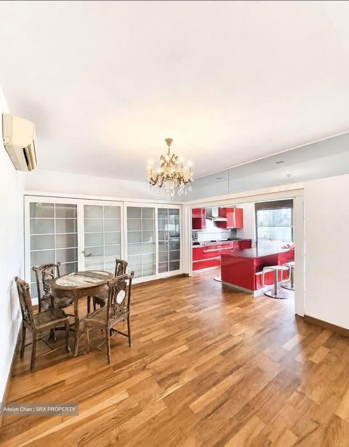 Townhouse Apartments (D9), Apartment #589873531